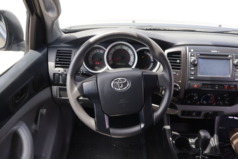 Toyota Tacoma Vehicle Full-screen Gallery Image 20