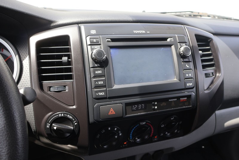 Toyota Tacoma Vehicle Full-screen Gallery Image 22