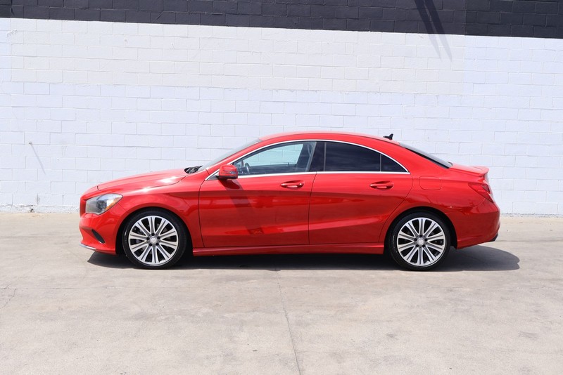Mercedes-Benz CLA Vehicle Full-screen Gallery Image 10