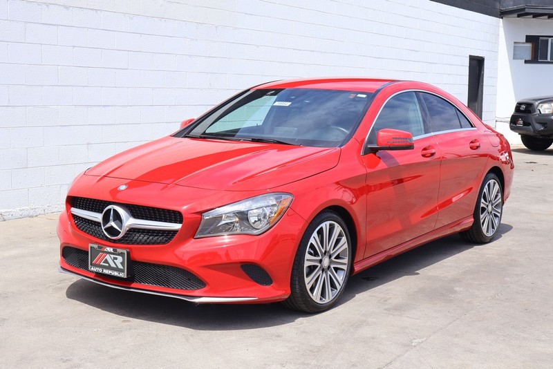 Mercedes-Benz CLA Vehicle Full-screen Gallery Image 11