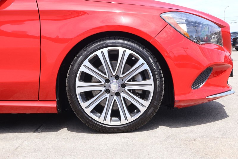 Mercedes-Benz CLA Vehicle Full-screen Gallery Image 13