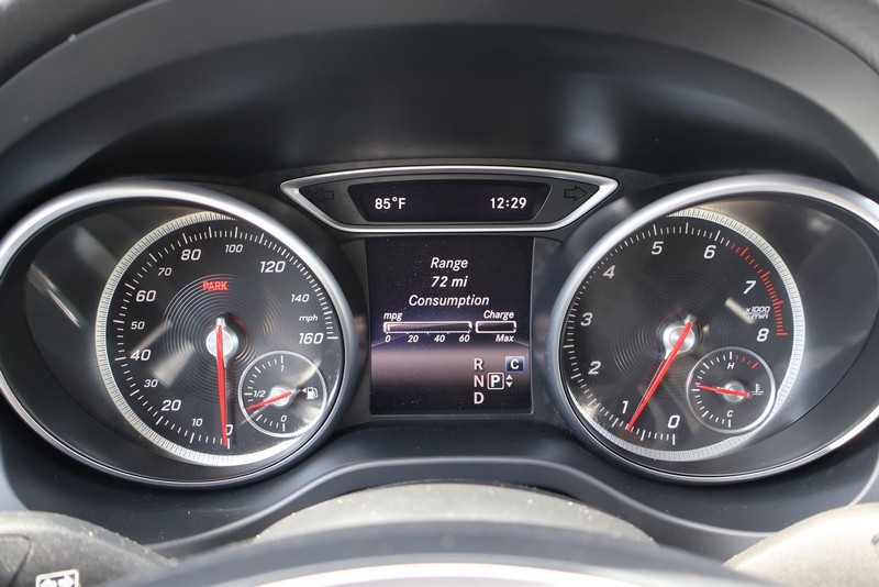 Mercedes-Benz CLA Vehicle Full-screen Gallery Image 22