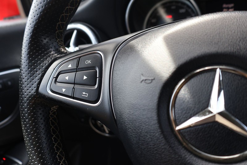 Mercedes-Benz CLA Vehicle Full-screen Gallery Image 24