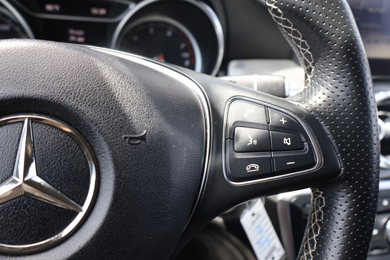 Mercedes-Benz CLA Vehicle Full-screen Gallery Image 25