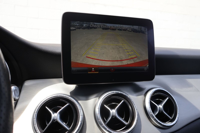 Mercedes-Benz CLA Vehicle Full-screen Gallery Image 28
