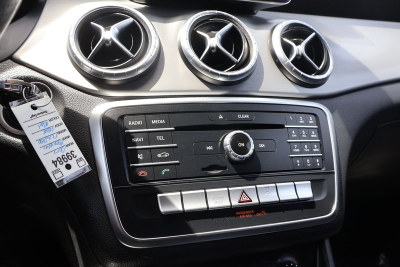Mercedes-Benz CLA Vehicle Full-screen Gallery Image 29