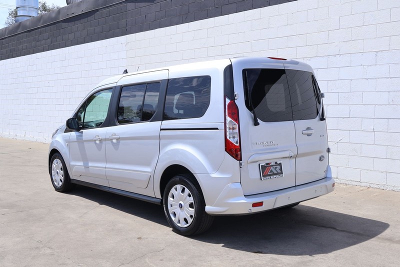 Ford Transit Connect Wagon Vehicle Full-screen Gallery Image 09