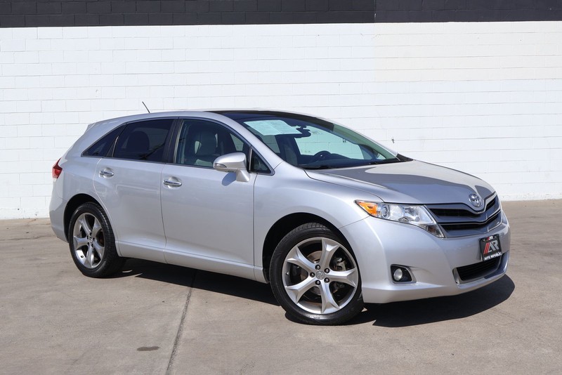 Toyota Venza Vehicle Full-screen Gallery Image 01