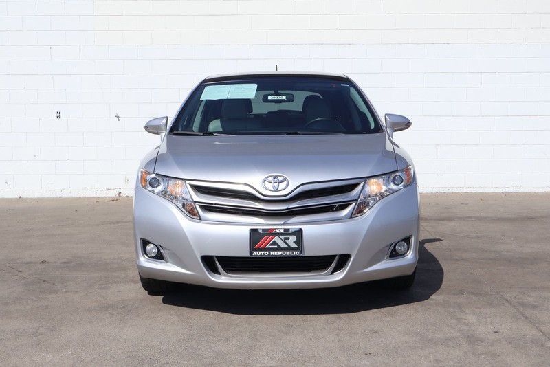Toyota Venza Vehicle Full-screen Gallery Image 02