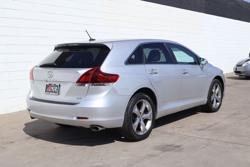 Toyota Venza Vehicle Full-screen Gallery Image 05