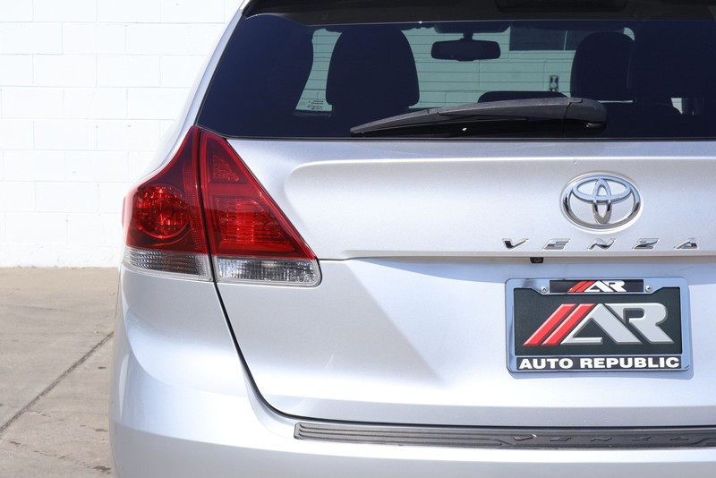 Toyota Venza Vehicle Full-screen Gallery Image 07
