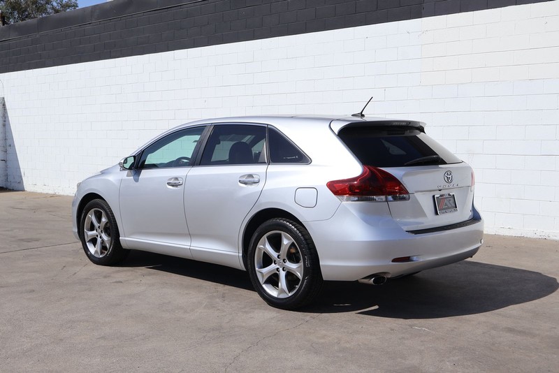 Toyota Venza Vehicle Full-screen Gallery Image 10