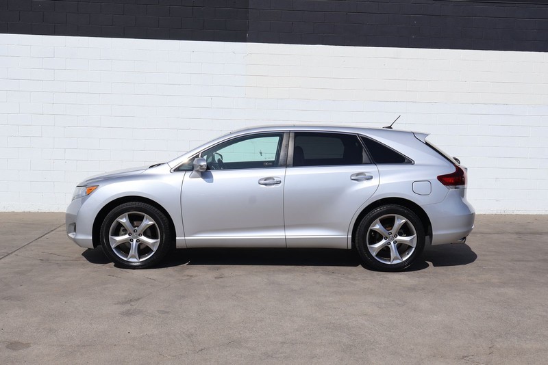 Toyota Venza Vehicle Full-screen Gallery Image 11