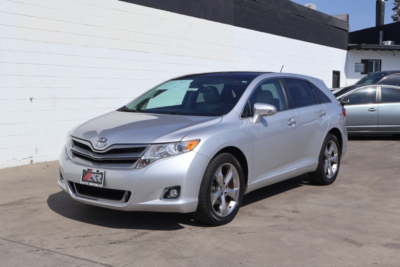 Toyota Venza Vehicle Full-screen Gallery Image 12