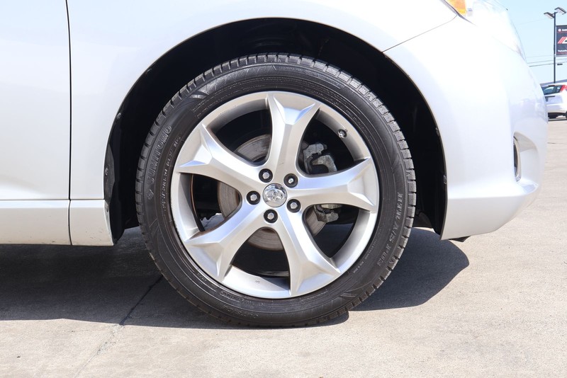 Toyota Venza Vehicle Full-screen Gallery Image 14