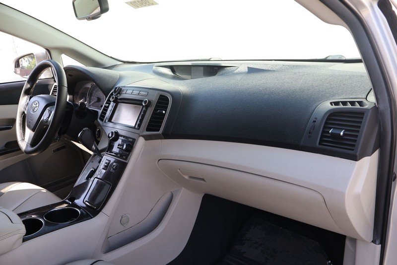 Toyota Venza Vehicle Full-screen Gallery Image 19