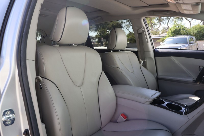 Toyota Venza Vehicle Full-screen Gallery Image 20