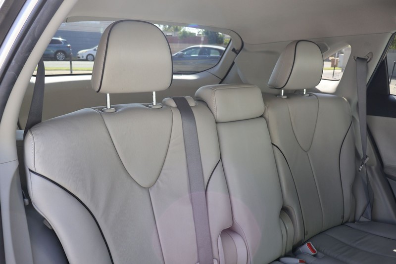 Toyota Venza Vehicle Full-screen Gallery Image 21