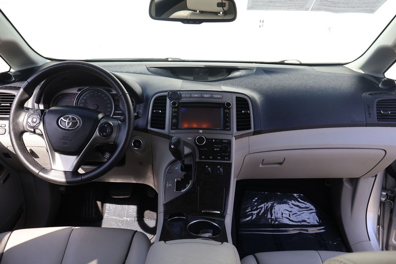 Toyota Venza Vehicle Full-screen Gallery Image 22