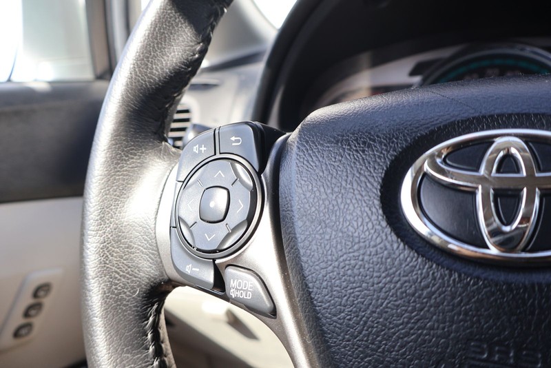 Toyota Venza Vehicle Full-screen Gallery Image 25