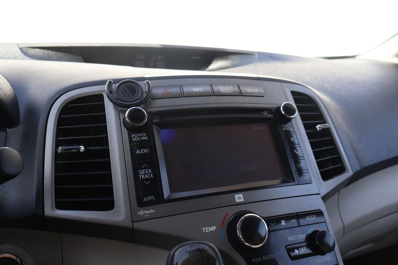 Toyota Venza Vehicle Full-screen Gallery Image 28