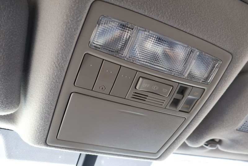 Toyota Venza Vehicle Full-screen Gallery Image 30