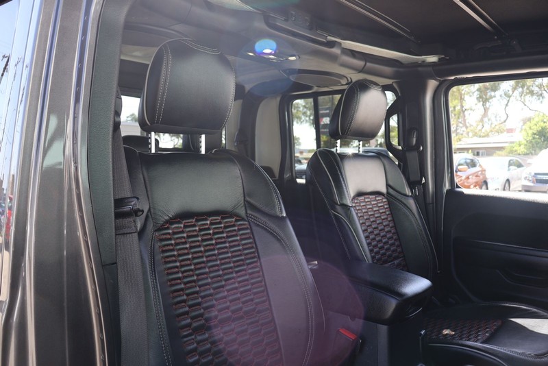 Jeep Gladiator Vehicle Full-screen Gallery Image 20