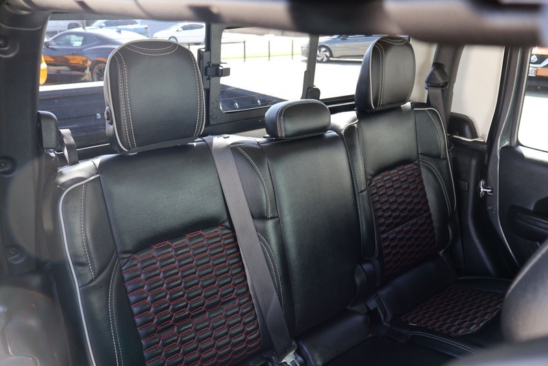 Jeep Gladiator Vehicle Full-screen Gallery Image 21
