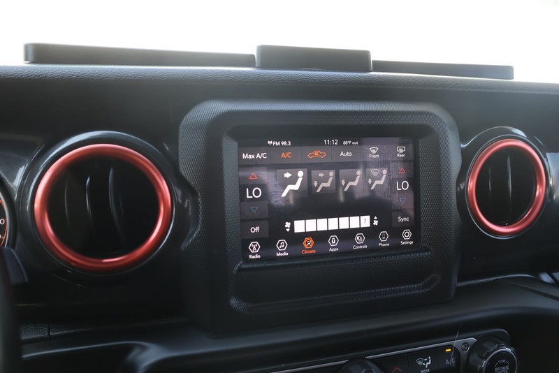 Jeep Gladiator Vehicle Full-screen Gallery Image 28
