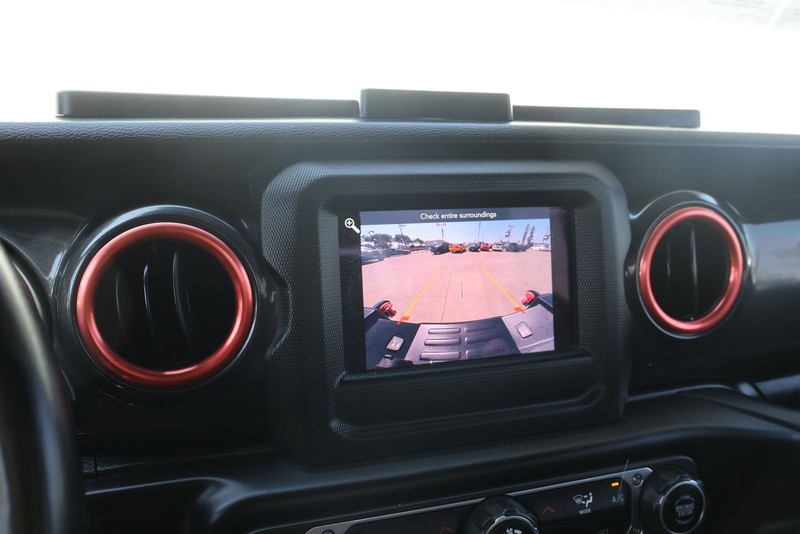 Jeep Gladiator Vehicle Full-screen Gallery Image 29