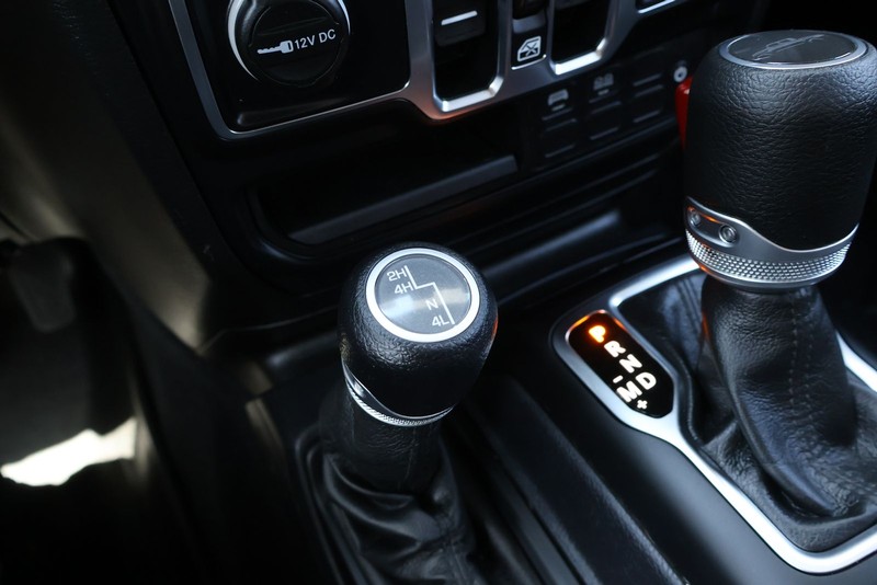 Jeep Gladiator Vehicle Full-screen Gallery Image 30