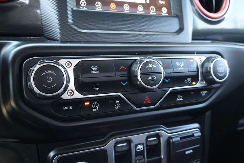 Jeep Gladiator Vehicle Full-screen Gallery Image 31