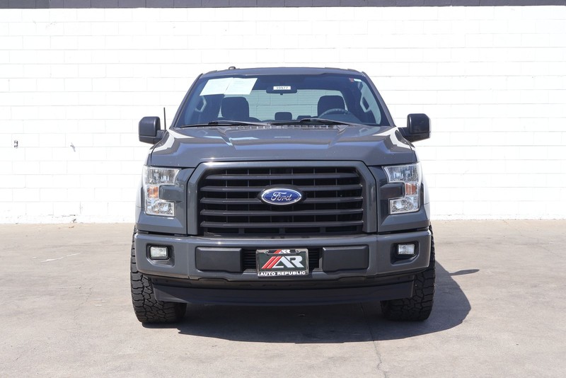 Ford F-150 Vehicle Full-screen Gallery Image 02
