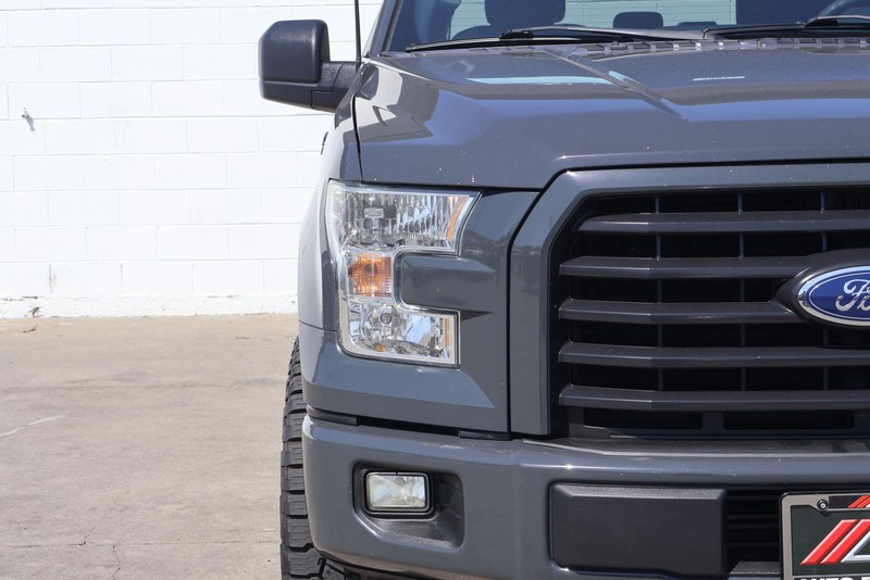 Ford F-150 Vehicle Full-screen Gallery Image 03