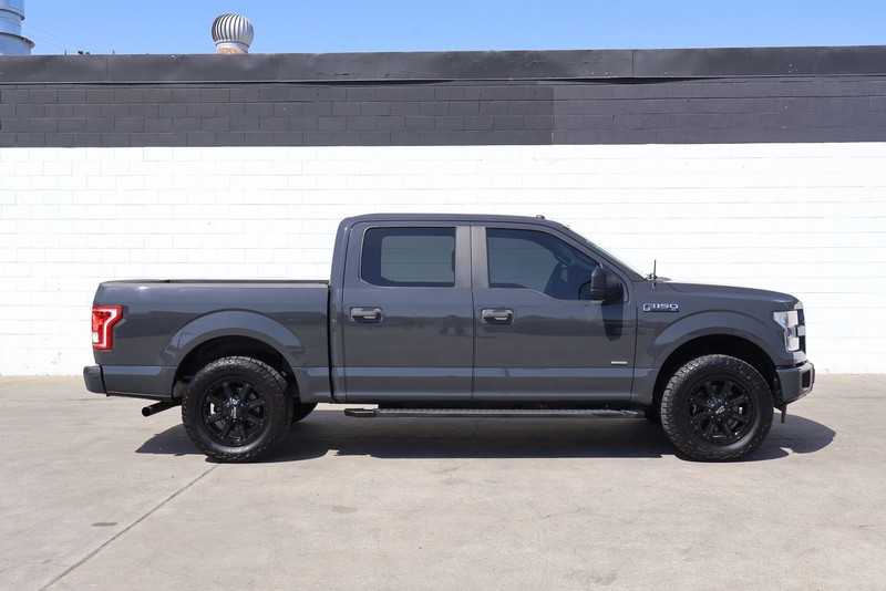Ford F-150 Vehicle Full-screen Gallery Image 04