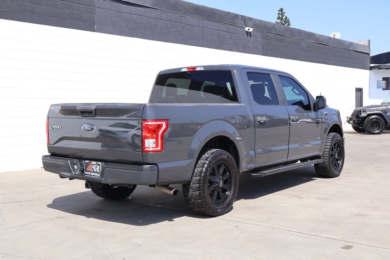 Ford F-150 Vehicle Full-screen Gallery Image 05