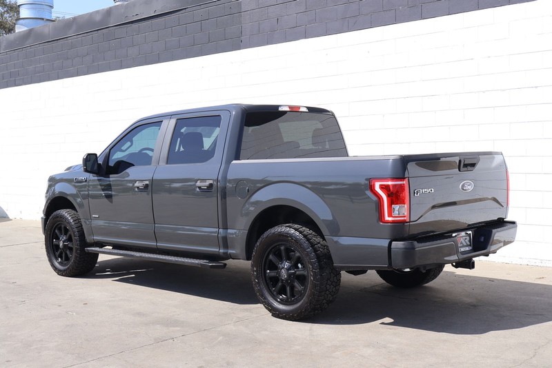 Ford F-150 Vehicle Full-screen Gallery Image 09