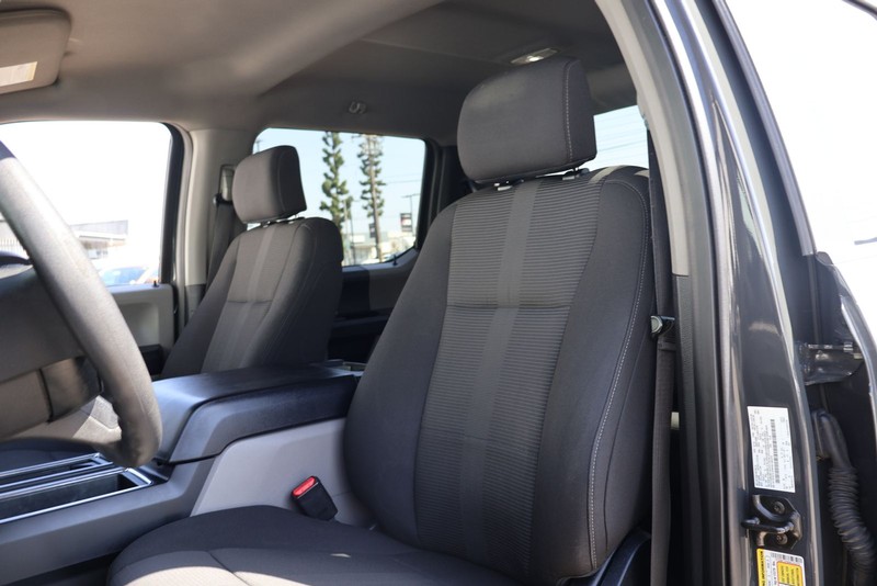 Ford F-150 Vehicle Full-screen Gallery Image 16
