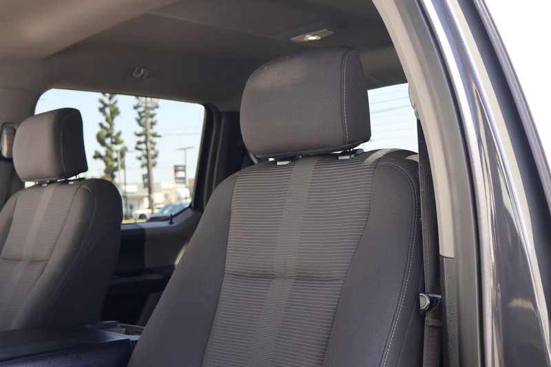 Ford F-150 Vehicle Full-screen Gallery Image 17
