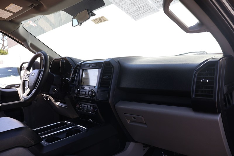 Ford F-150 Vehicle Full-screen Gallery Image 18