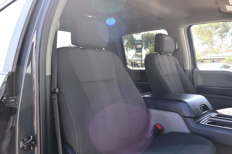Ford F-150 Vehicle Full-screen Gallery Image 19