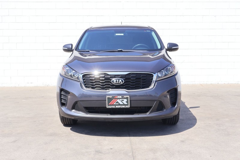 Kia Sorento Vehicle Full-screen Gallery Image 02