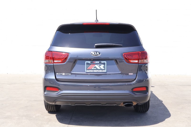 Kia Sorento Vehicle Full-screen Gallery Image 06