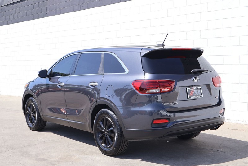 Kia Sorento Vehicle Full-screen Gallery Image 09