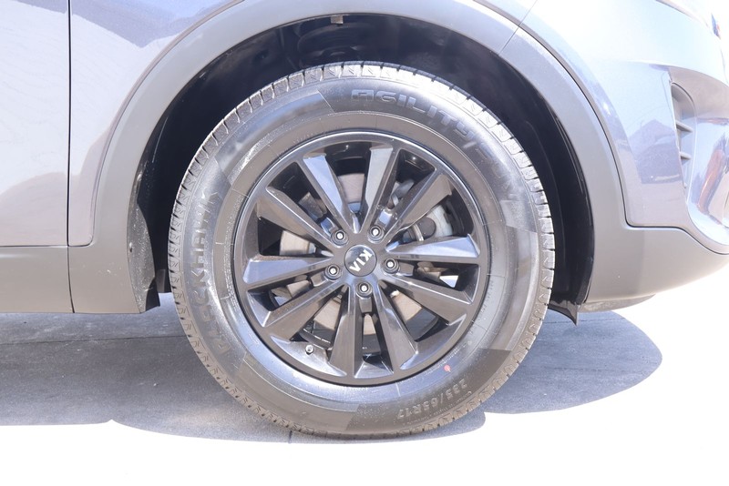 Kia Sorento Vehicle Full-screen Gallery Image 13