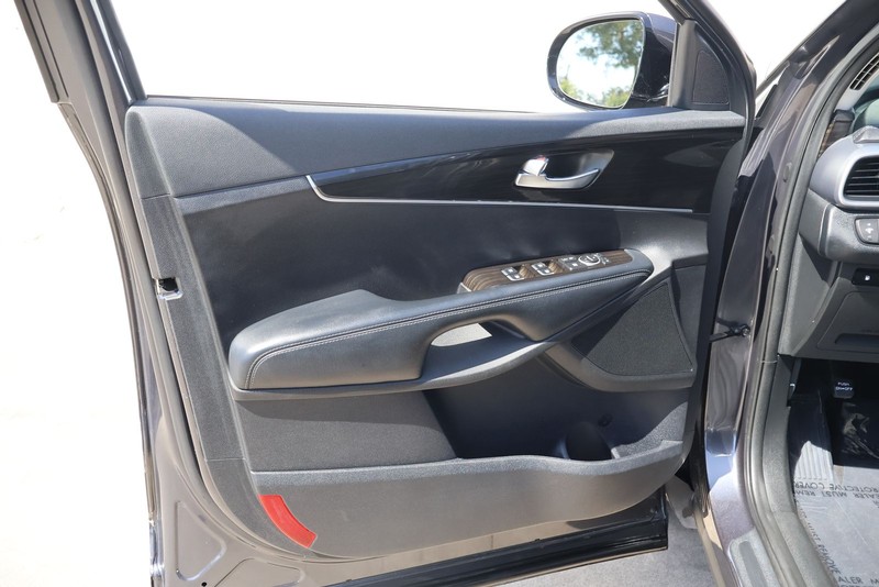 Kia Sorento Vehicle Full-screen Gallery Image 14