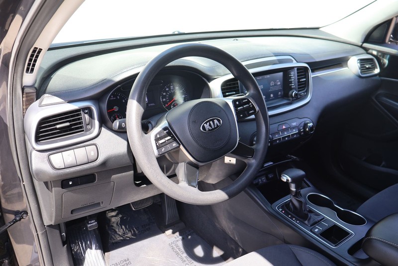 Kia Sorento Vehicle Full-screen Gallery Image 15