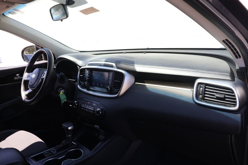 Kia Sorento Vehicle Full-screen Gallery Image 18