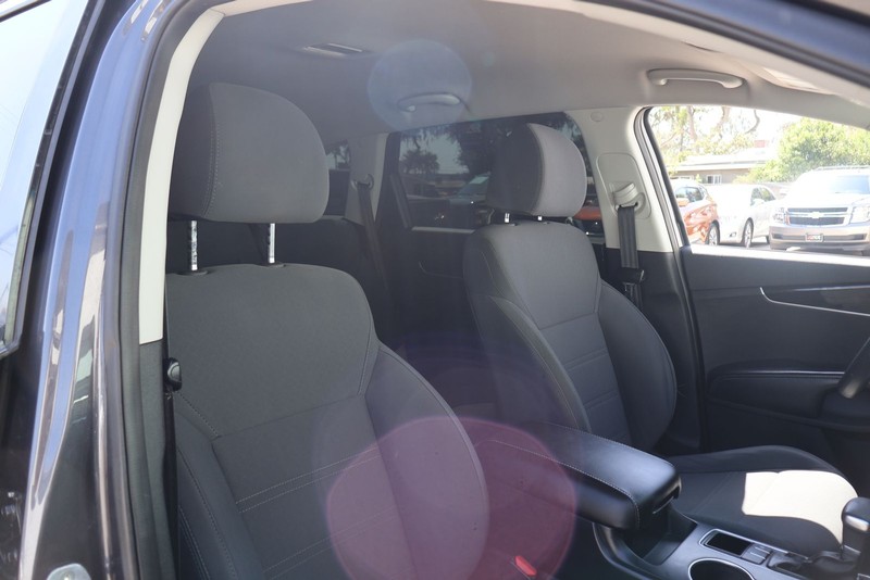 Kia Sorento Vehicle Full-screen Gallery Image 19