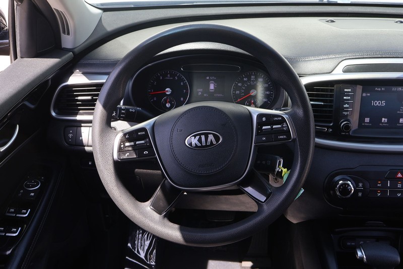 Kia Sorento Vehicle Full-screen Gallery Image 23